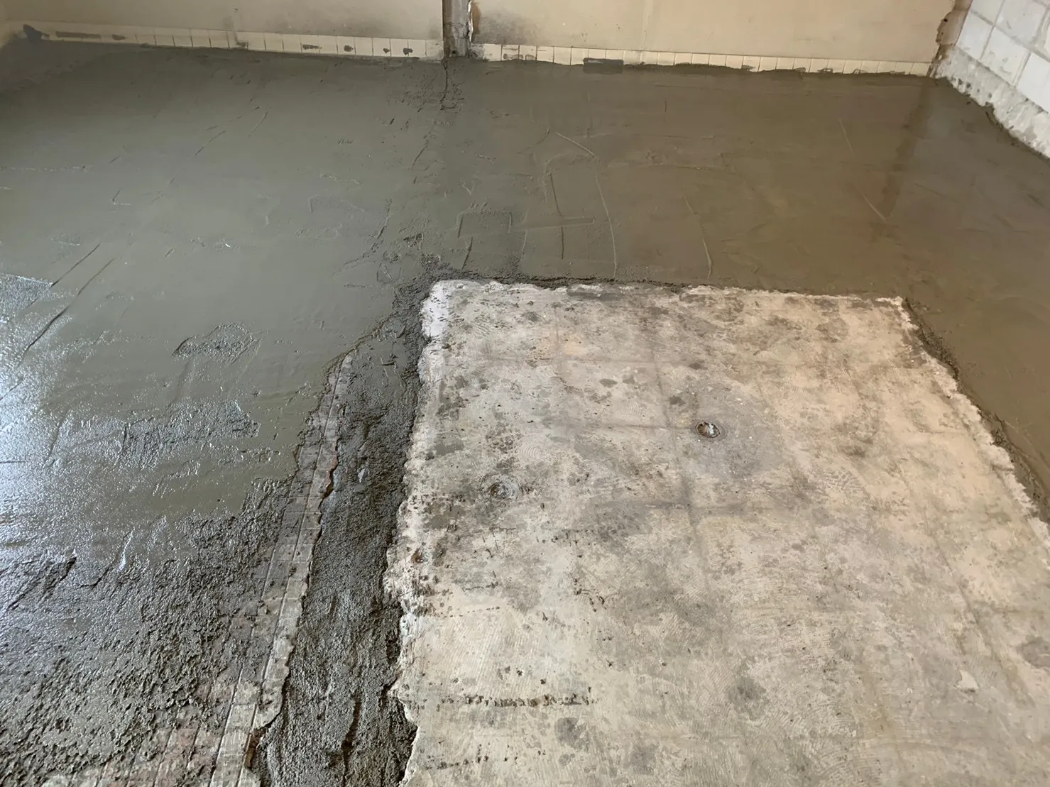             〜解体後　　床　左官〜