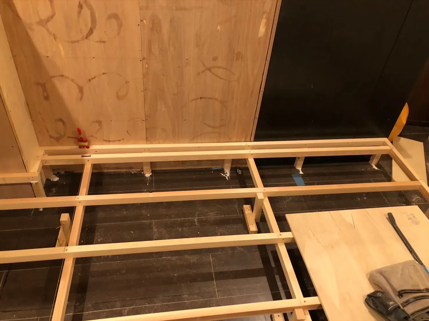 床嵩上げ下地組み