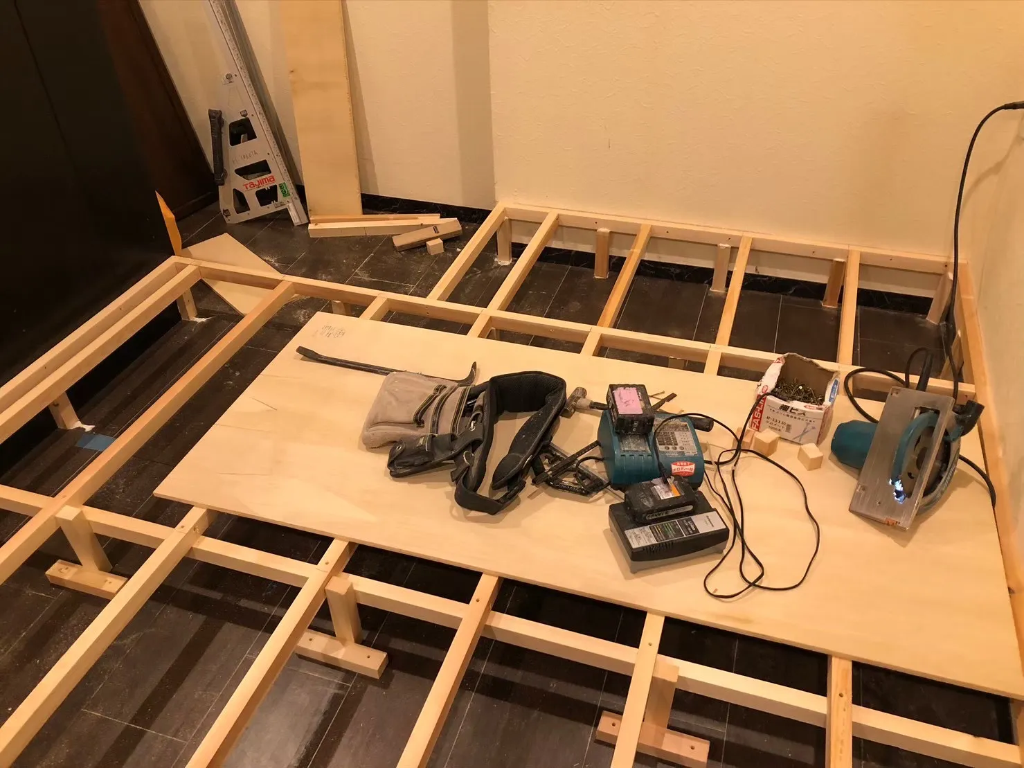 床嵩上げ下地組み