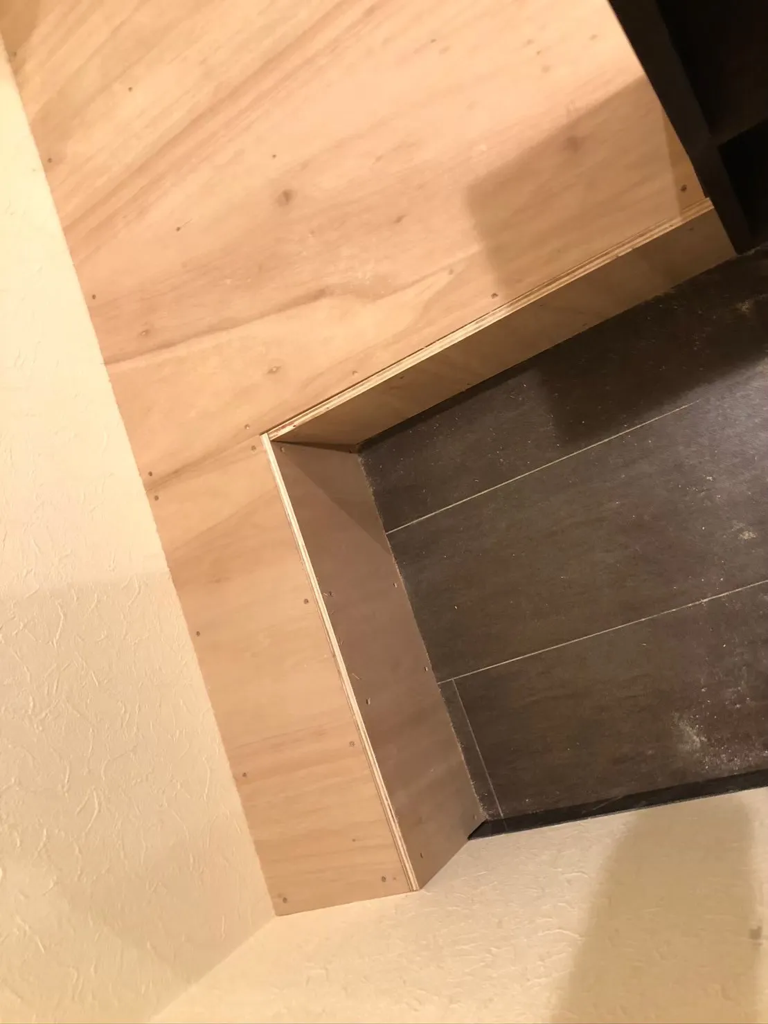 床嵩上げベニヤ張り