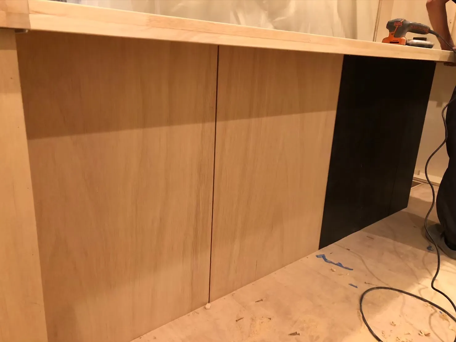 足元正面ベニヤ張り