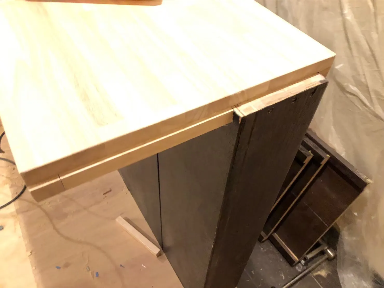 跳ね上げ部が載る様に加工