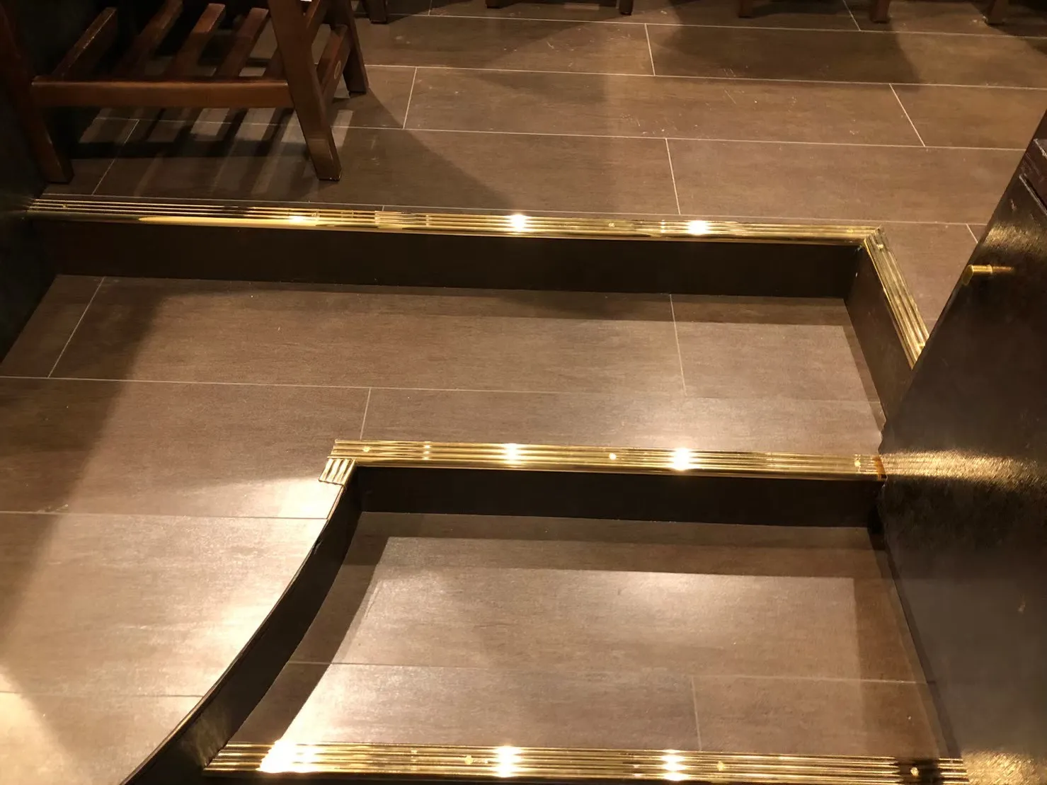 入り口入ってすぐ　　アフター1