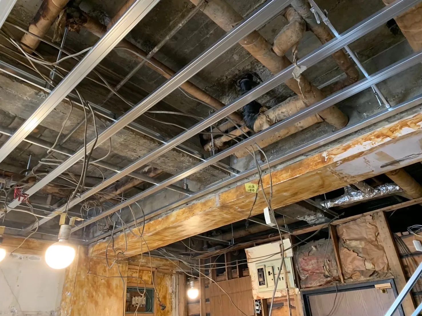 「2025年2月  都内店舗改修工事～造作～」