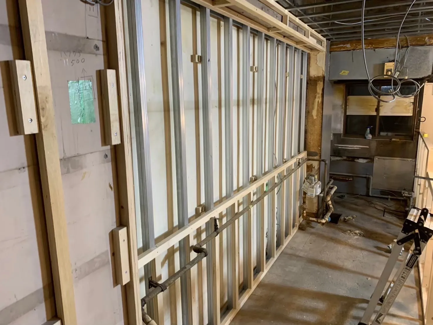 「2025年2月  都内店舗改修工事～造作～」