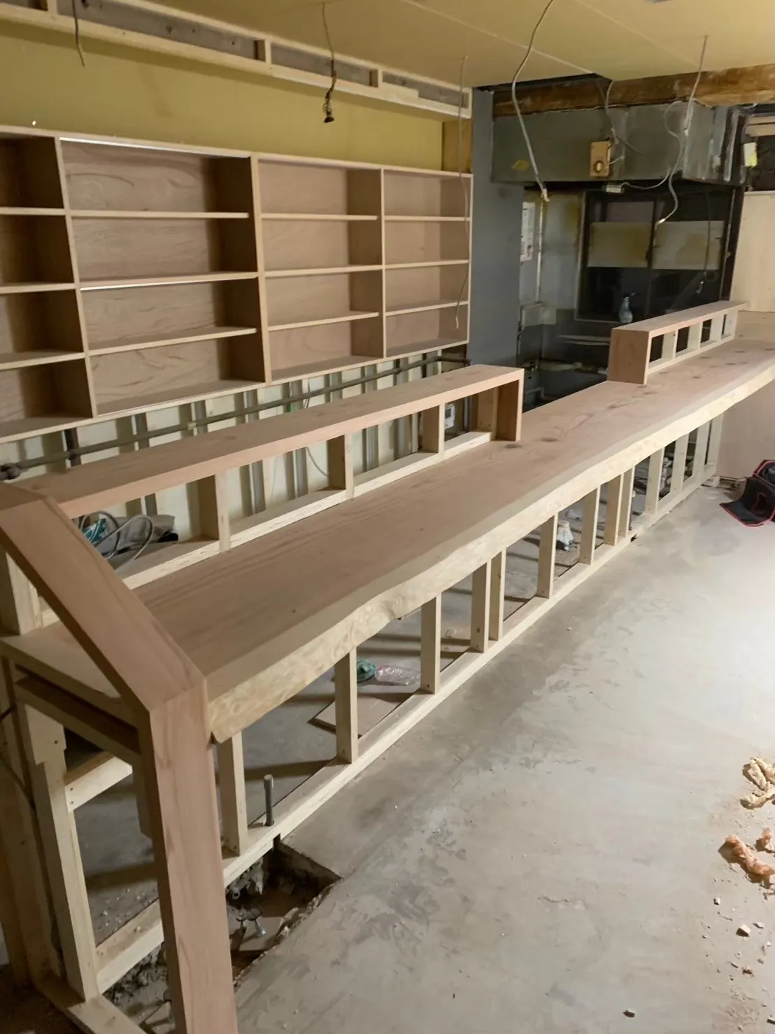 「2025年2月  都内店舗改修工事～造作～」