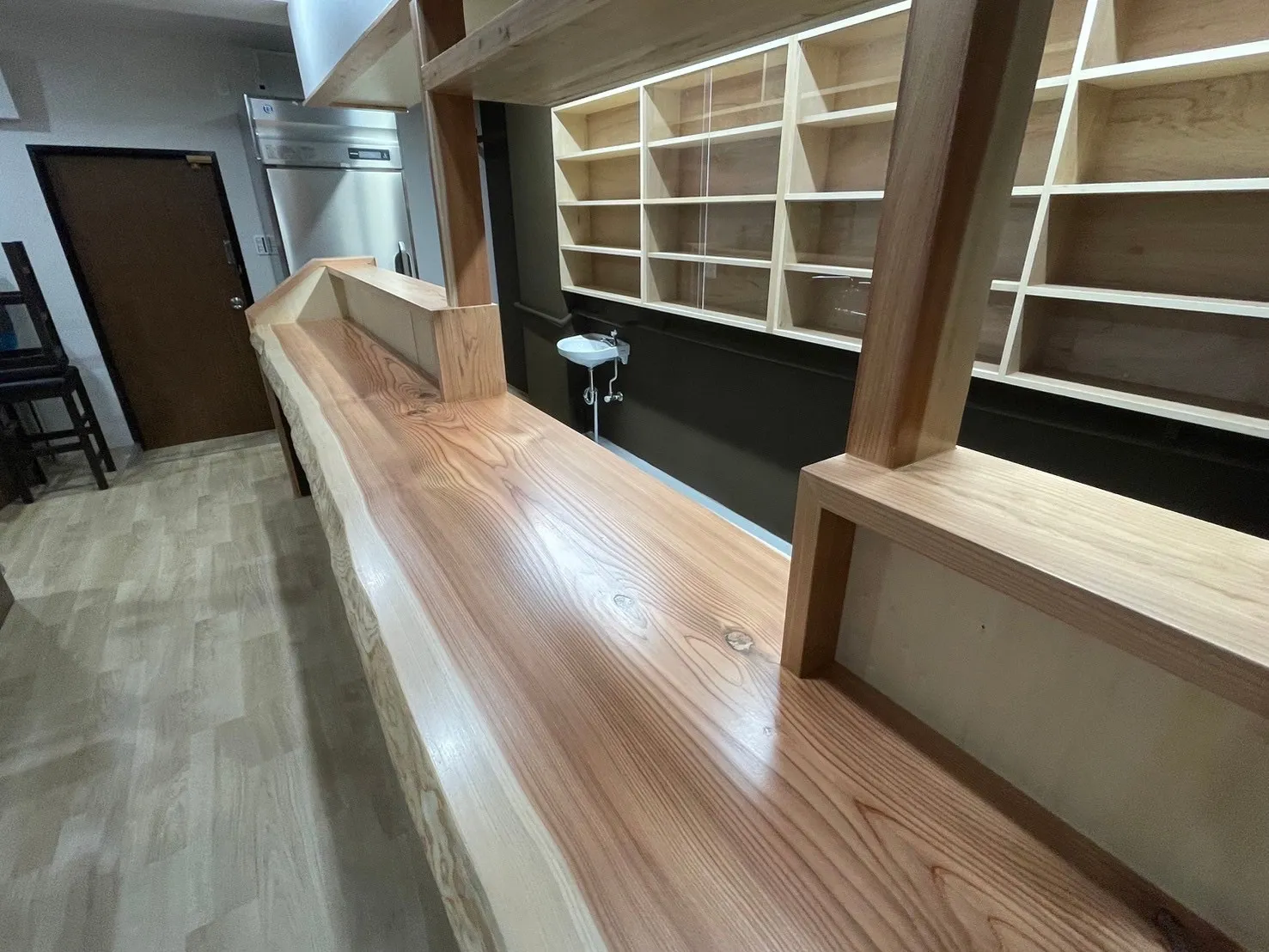 「2025年2月  都内店舗改修工事～造作～」