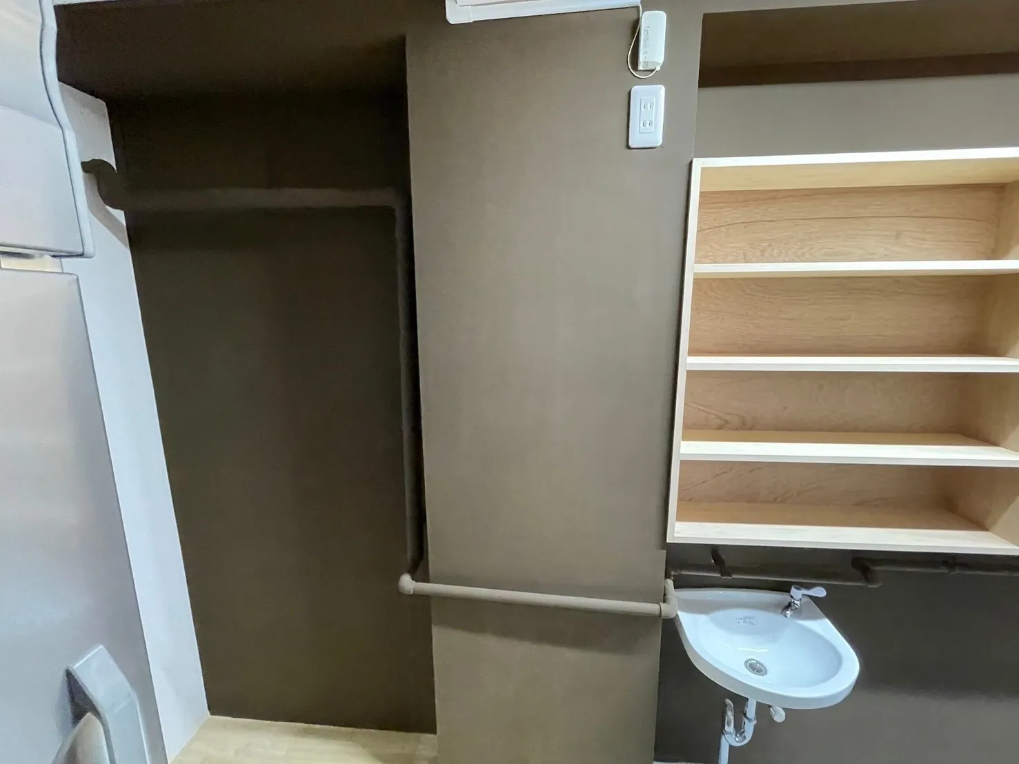 「2025年2月  都内店舗改修工事～造作～」