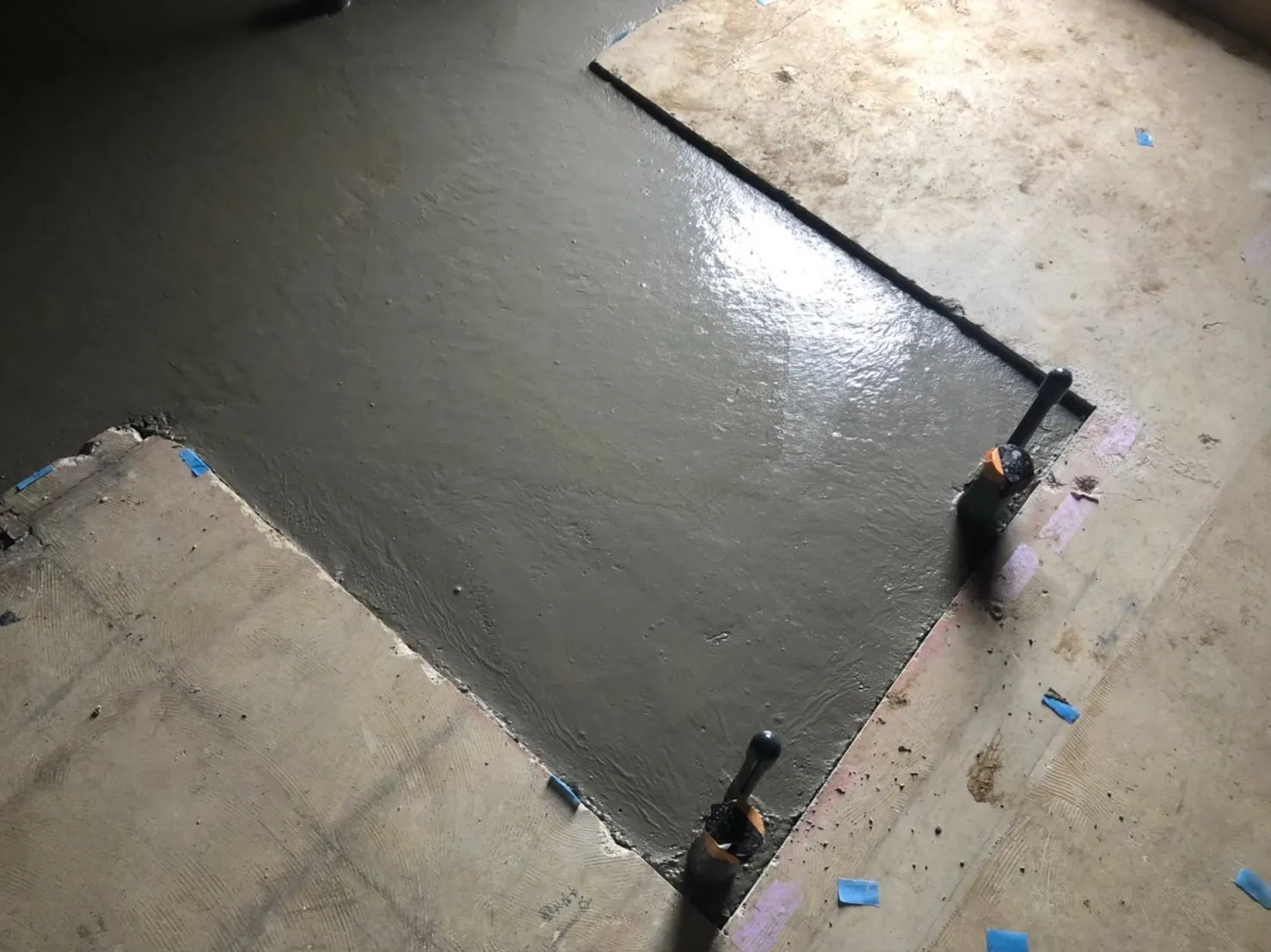 砕石、メッシュ敷き後　生コン打ち1