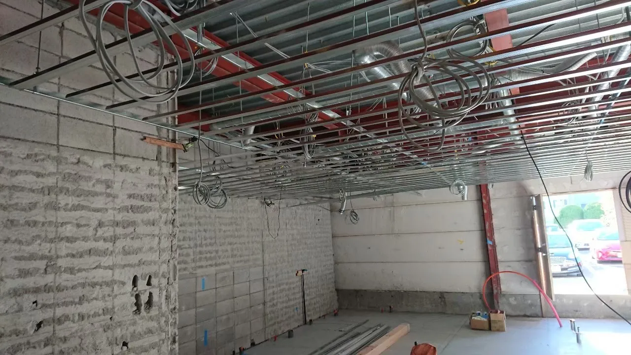 軽量材　天井下地組み1