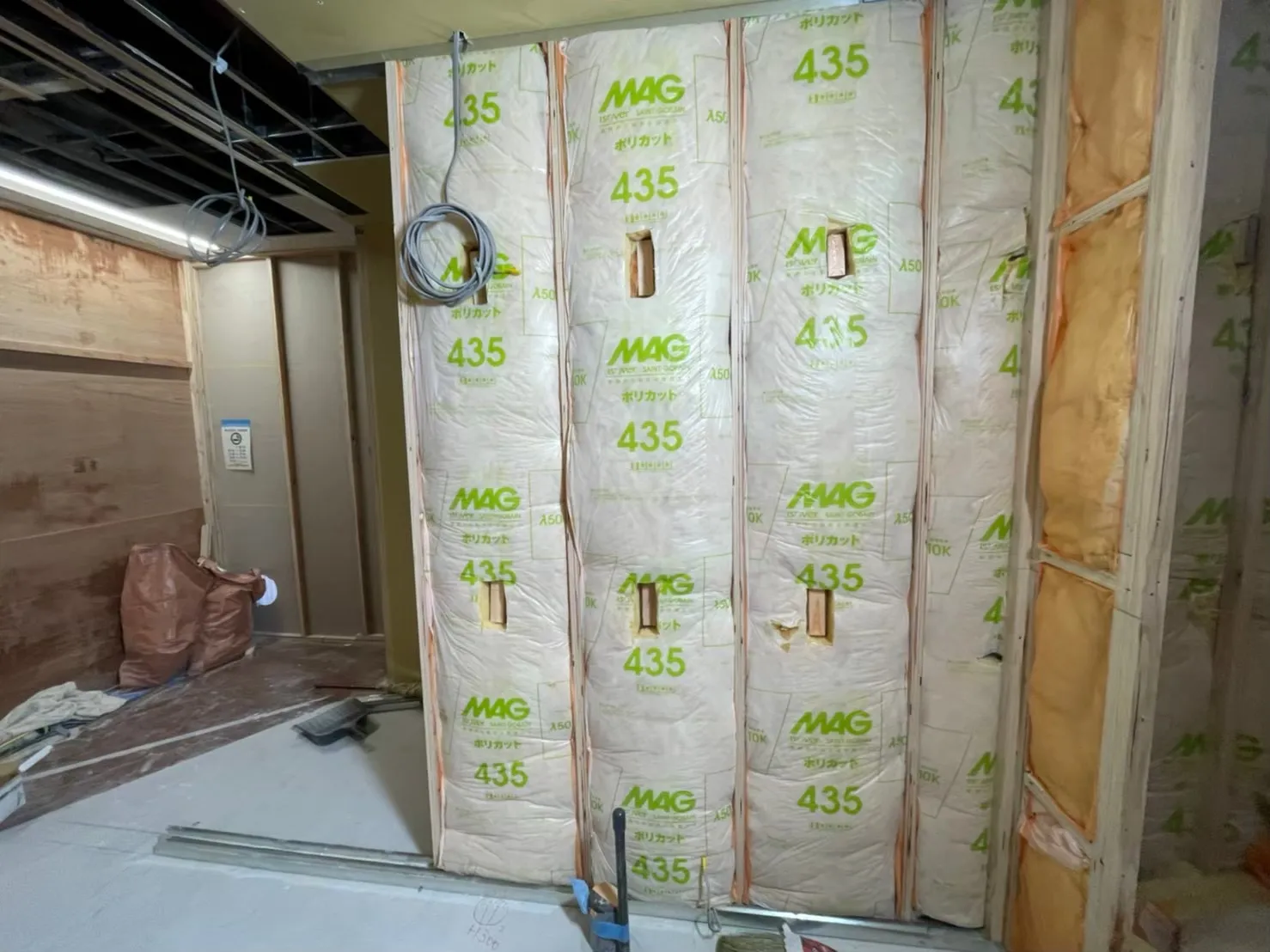 壁　断熱材入れ3