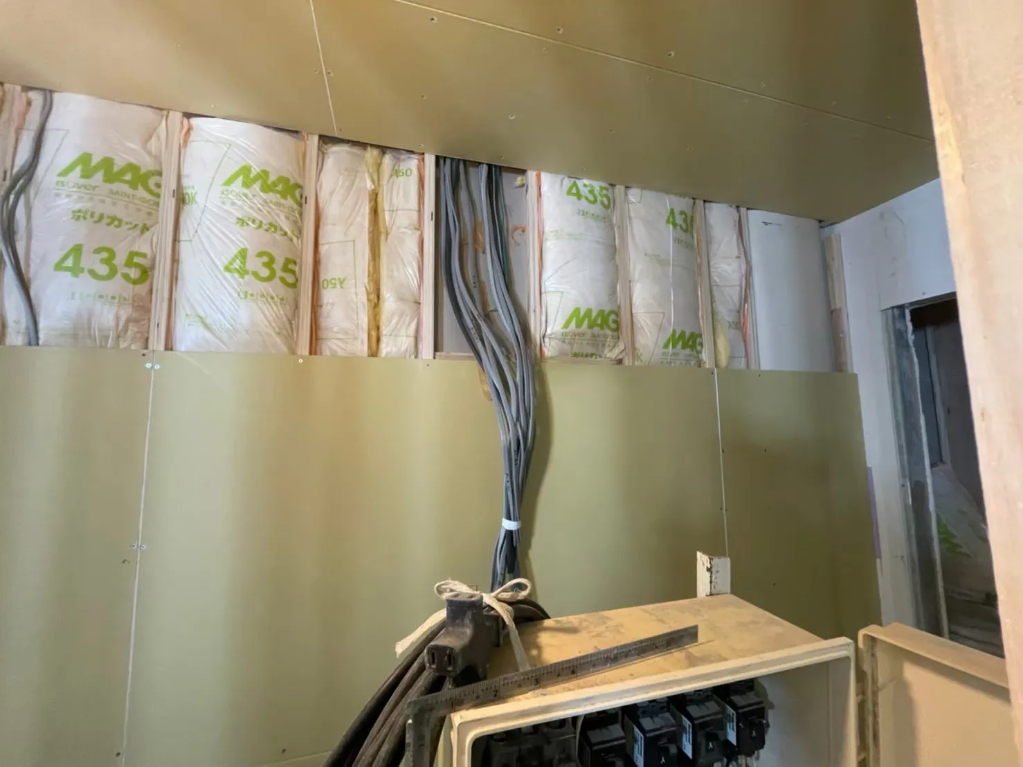 壁　石膏ボード張り4