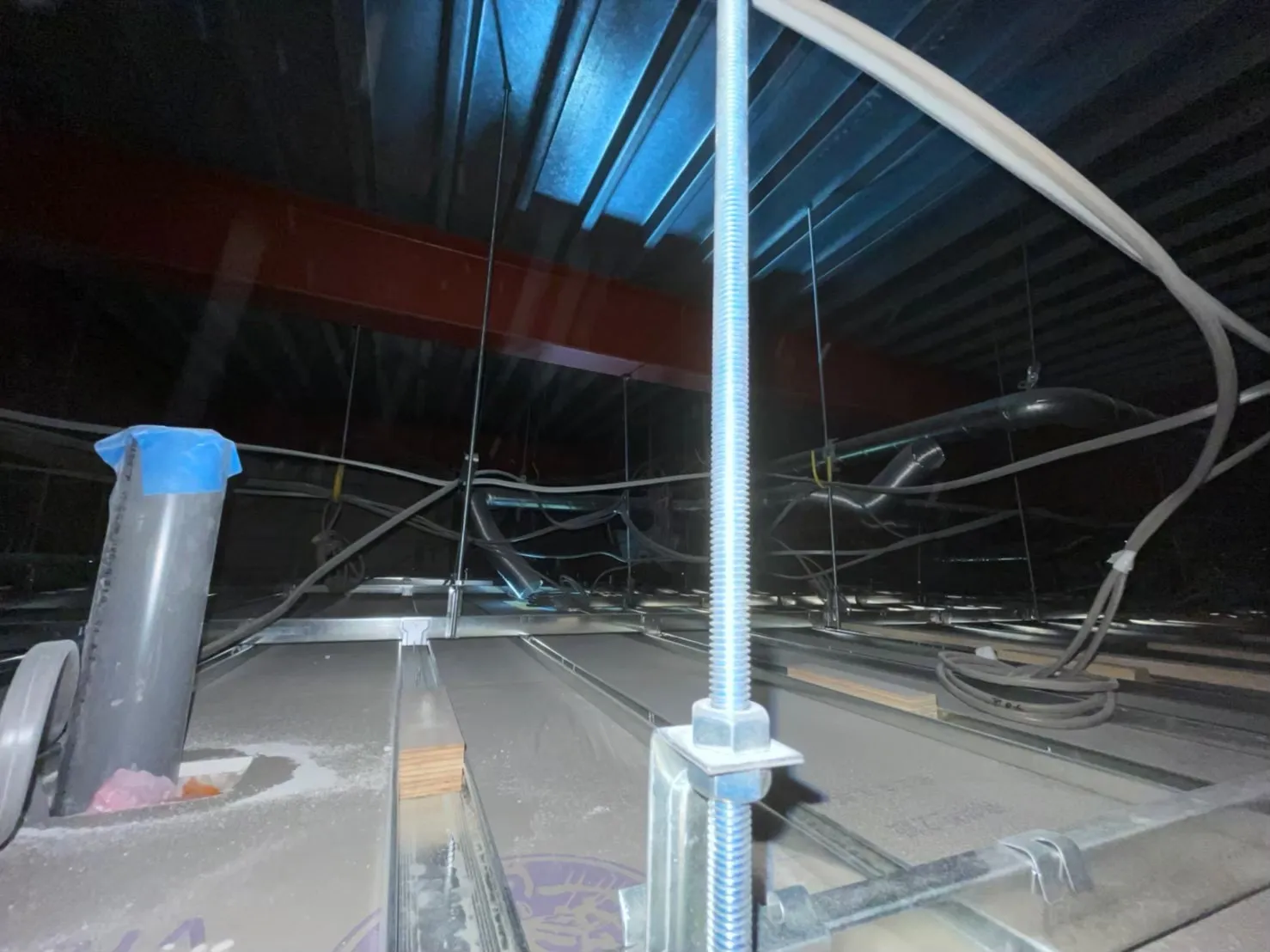 石膏ボード張り後　天井裏2