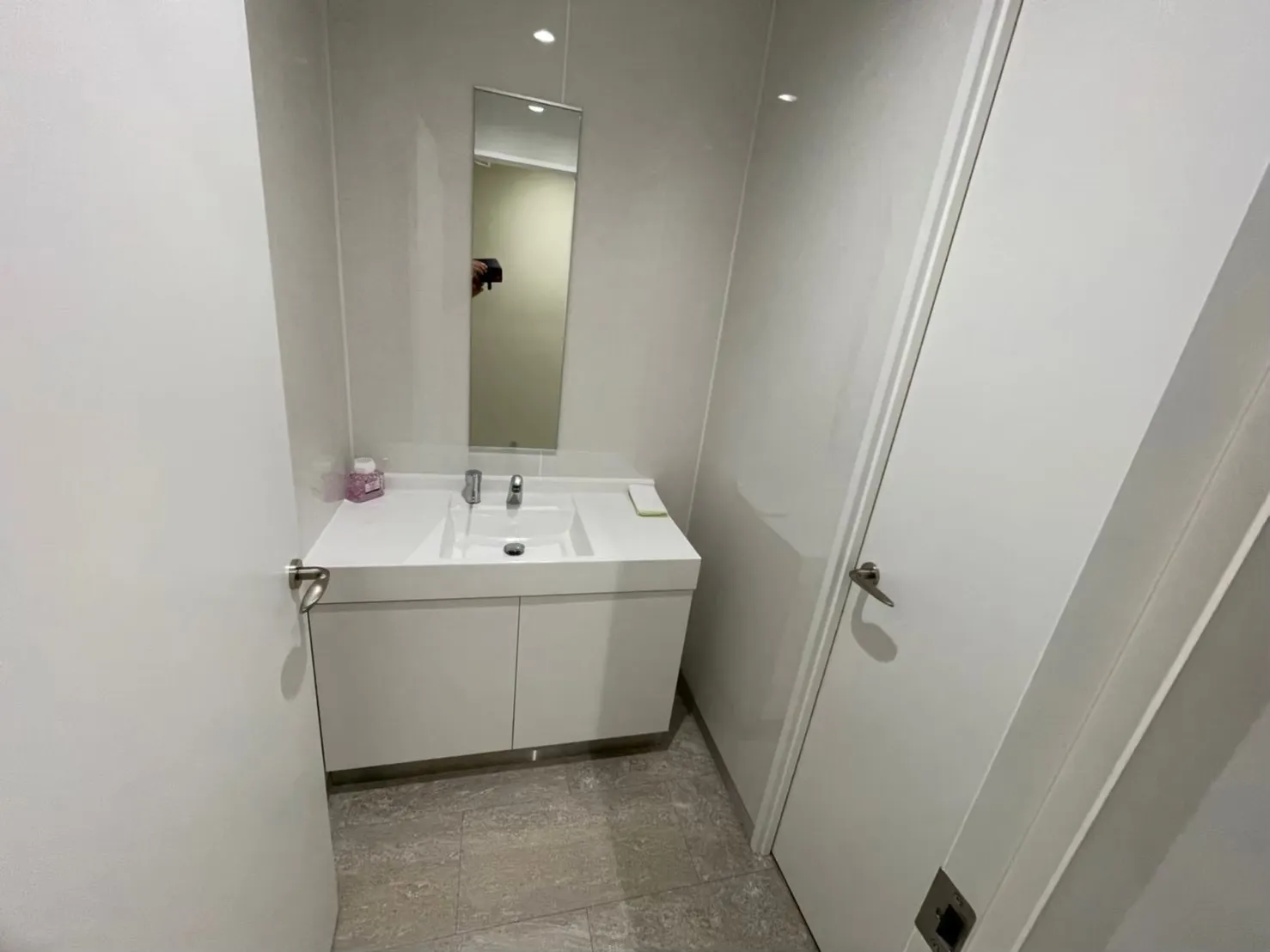 女子トイレ手洗い設置後