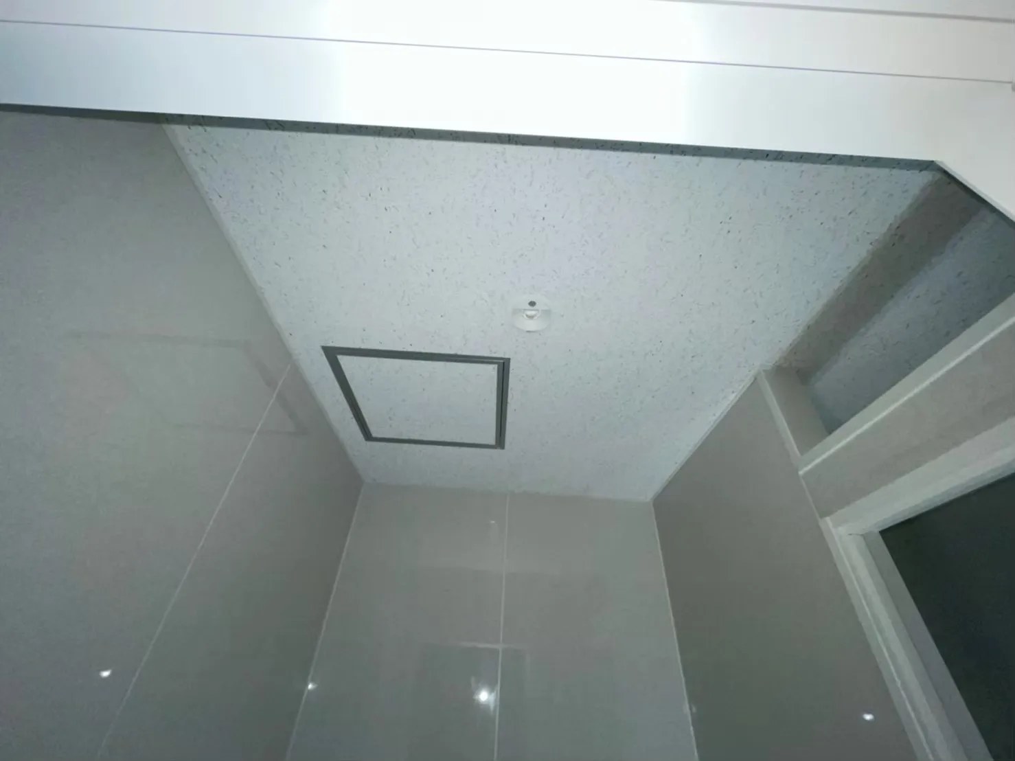 天井仕上げ材　ソーラトン張り後1