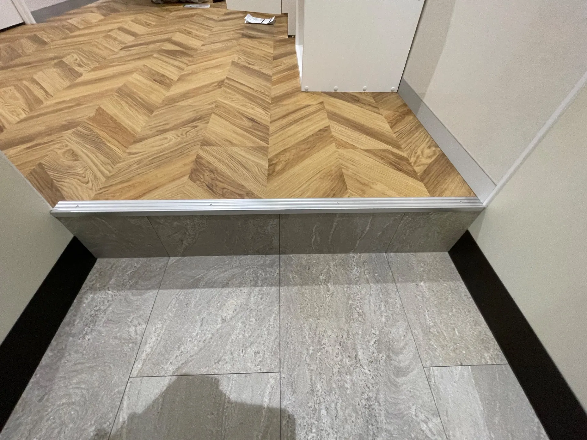 シャワールーム内廊下から脱衣場完成後