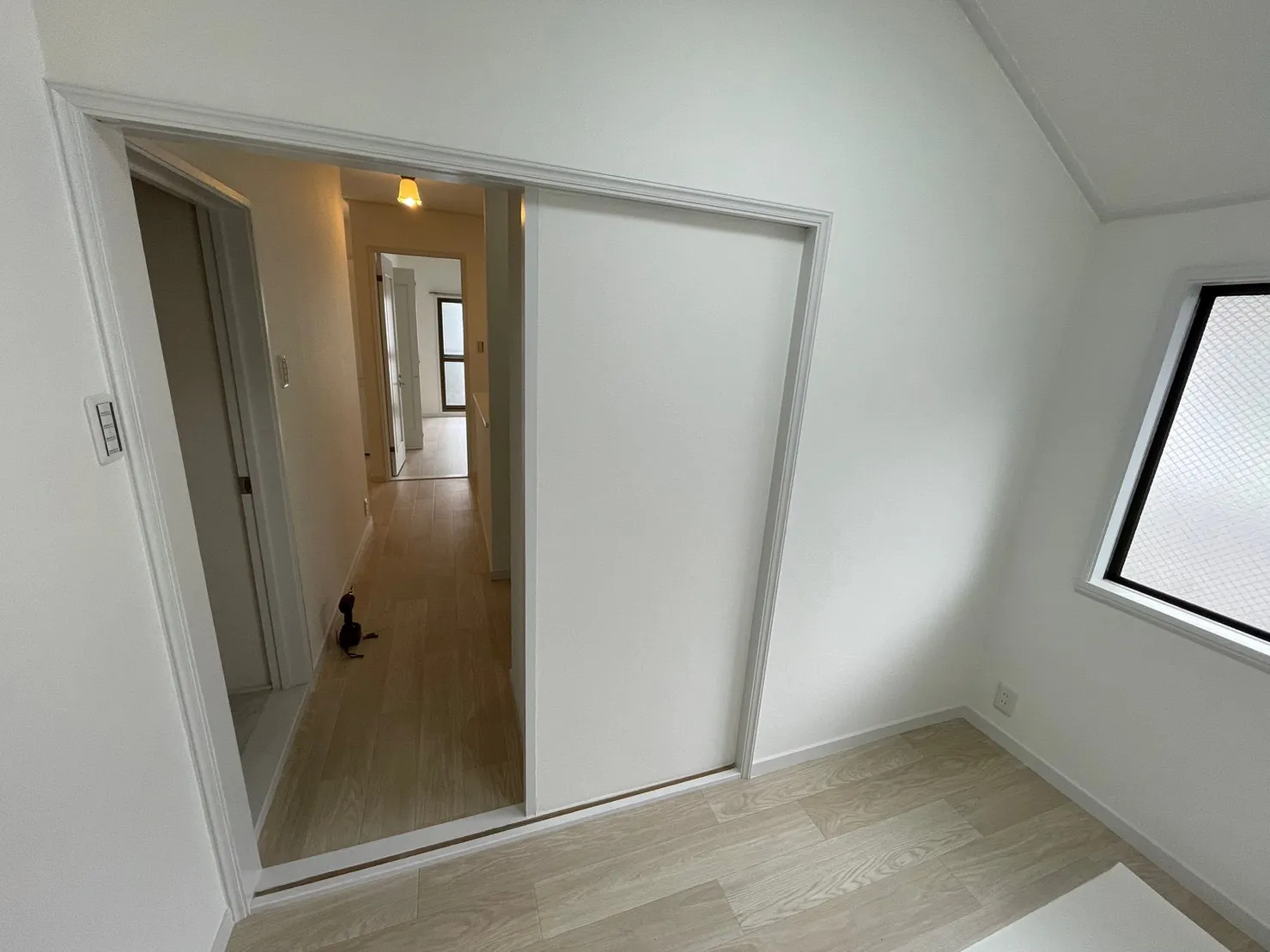 2F   部屋　　新規塗装、 スィッチプレート交換2