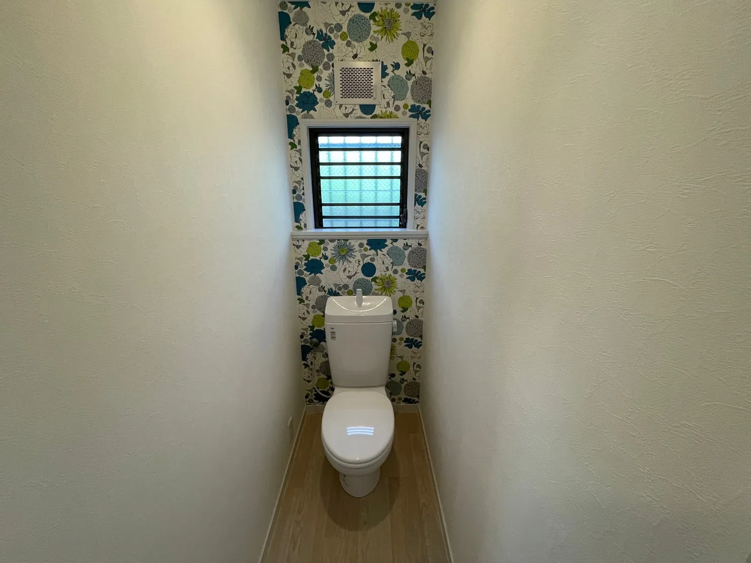 1Fトイレ  新規クロス、CF張り替え後