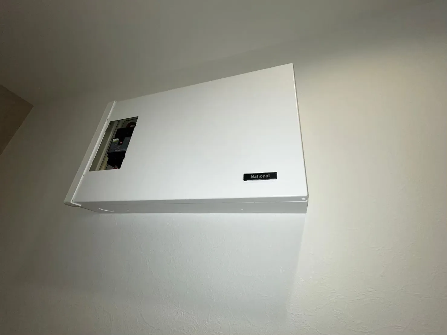 1Fブレーカー塗装後2