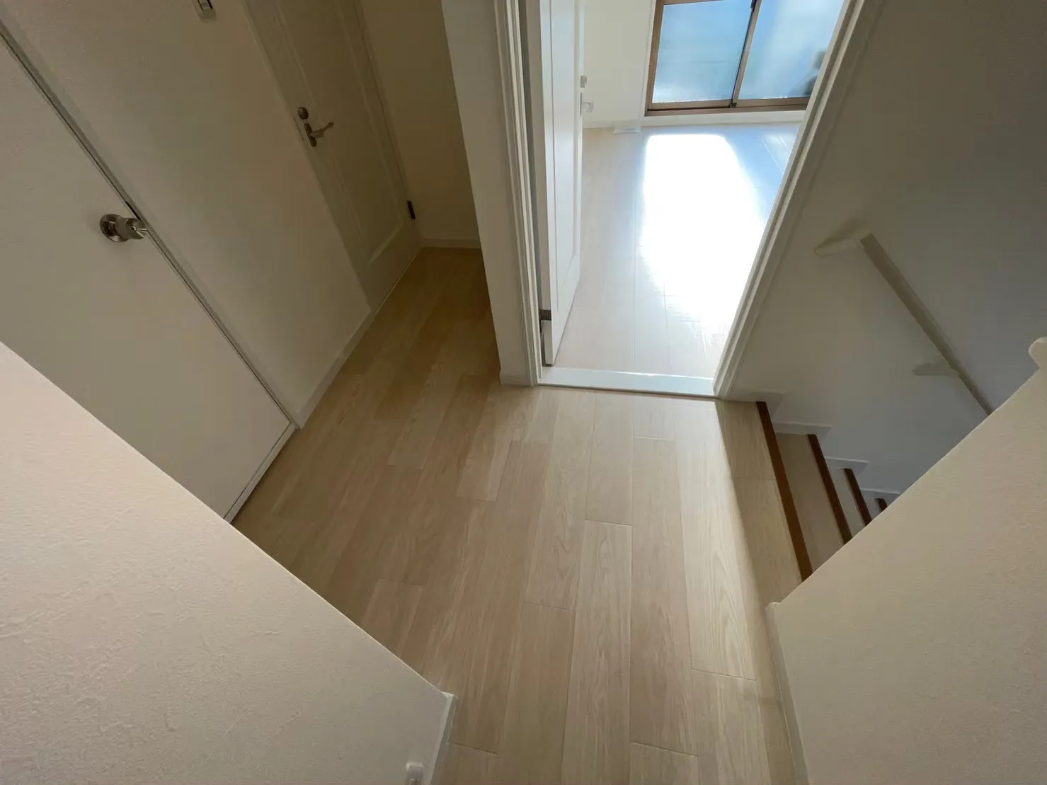 2F    新規　クロス、CF張り替え 木部塗装後