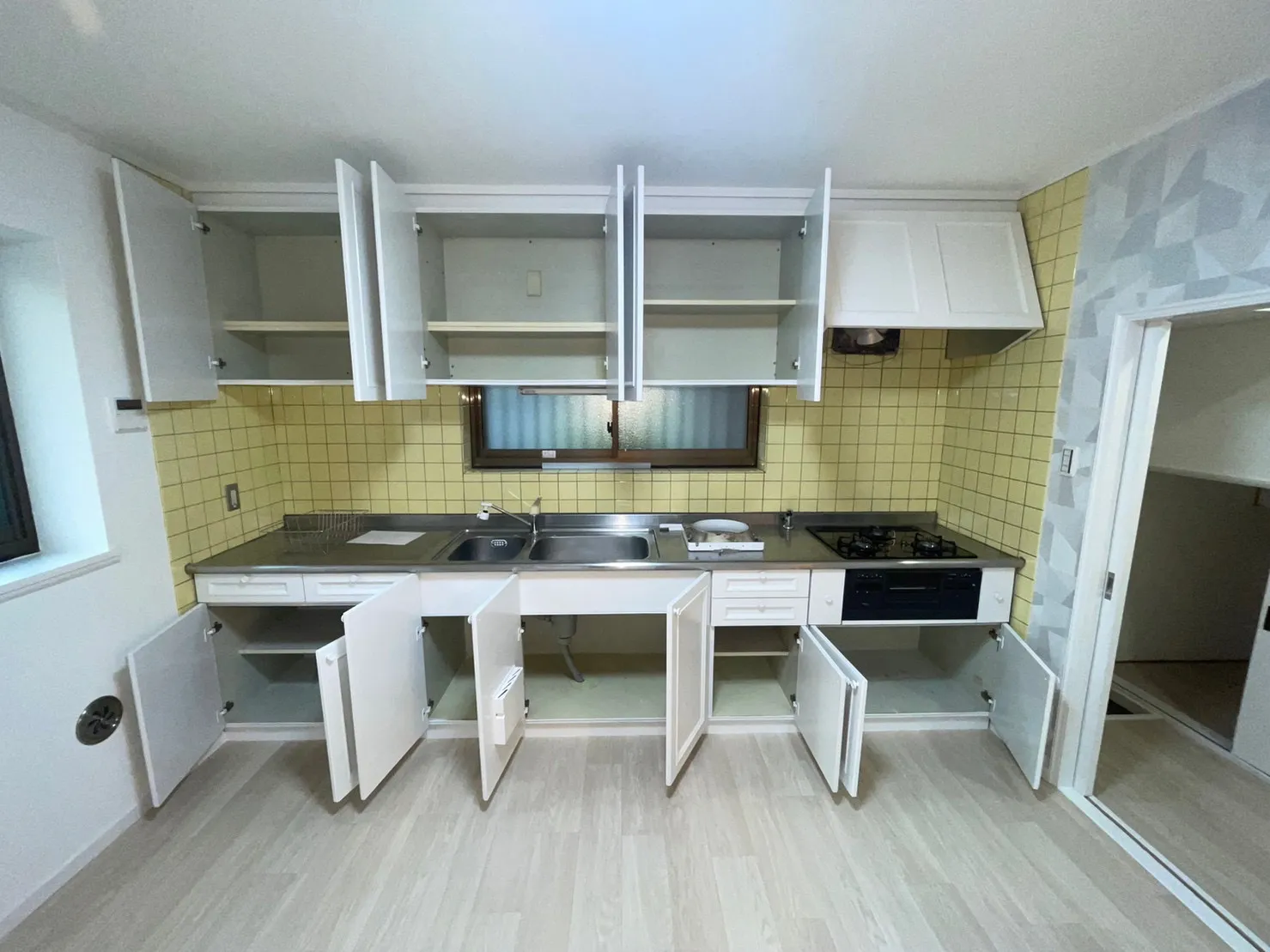 1F キッチン　新規木部塗装後