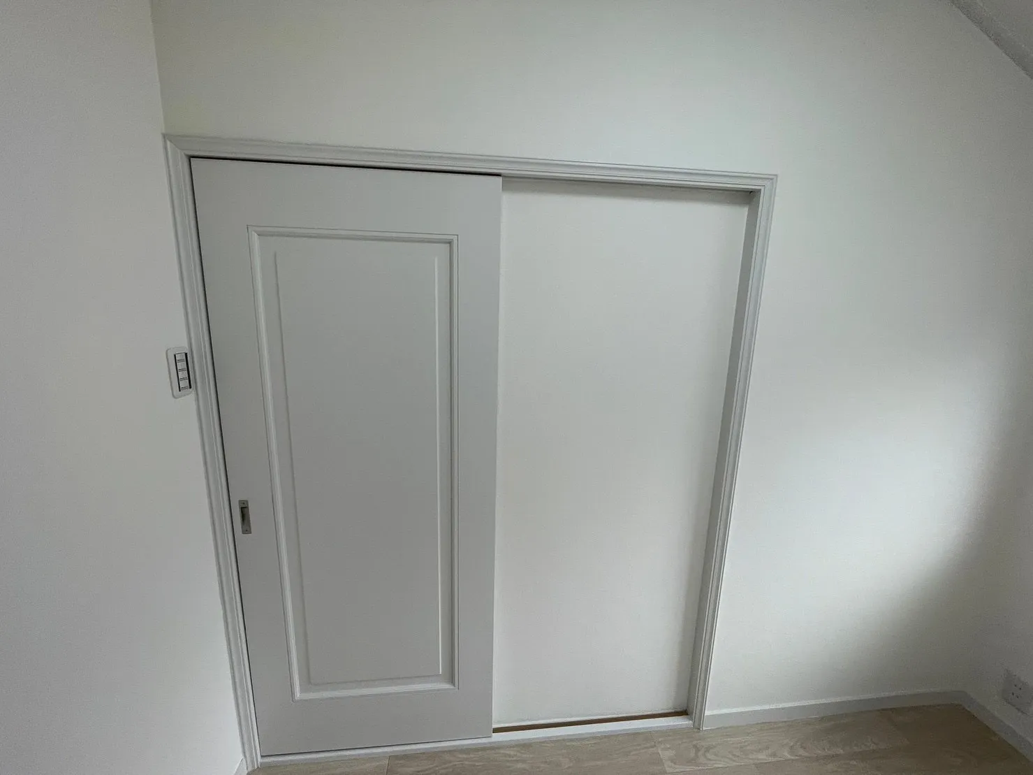 2F   部屋　　新規塗装、 スィッチプレート交換1