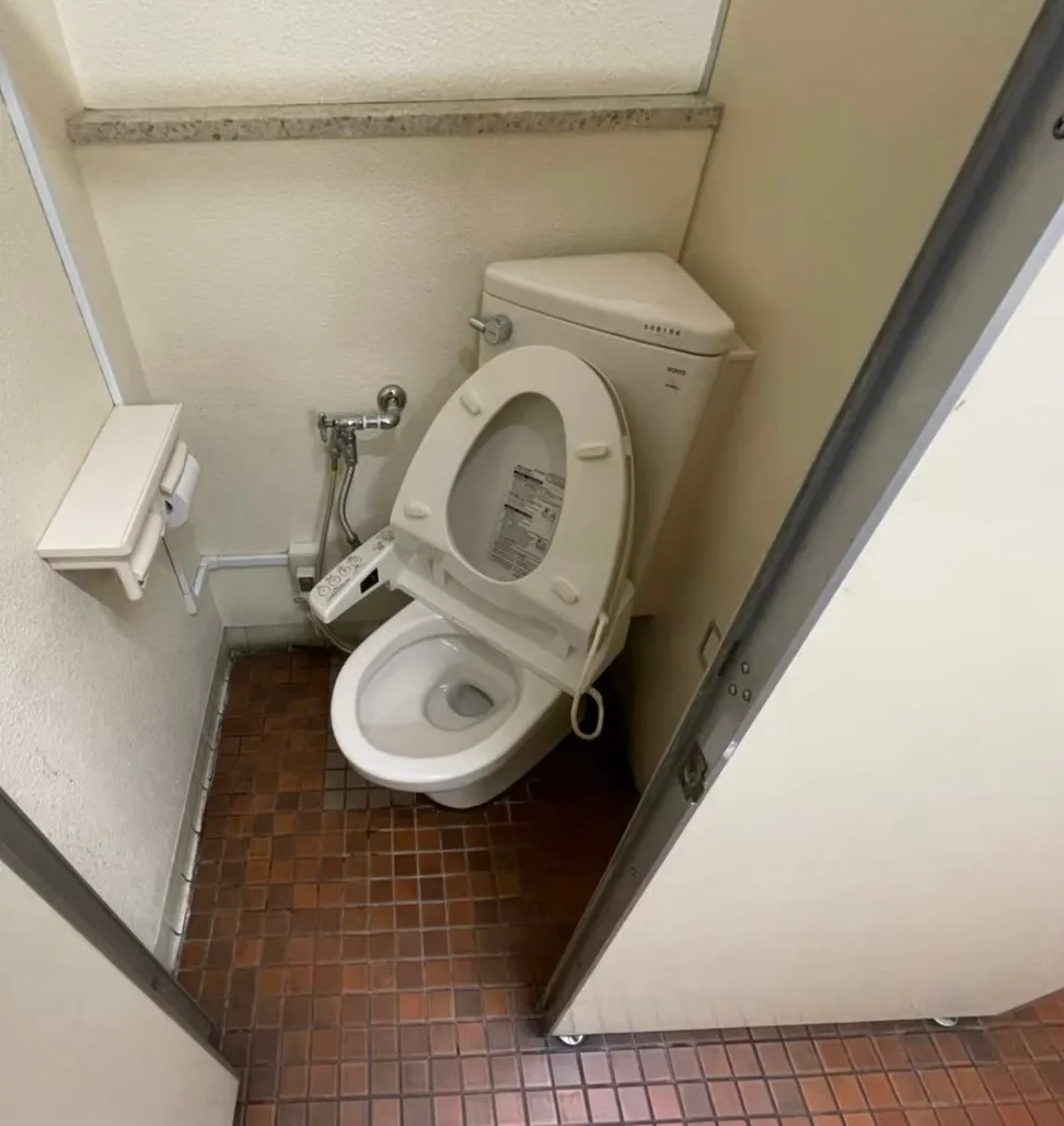 施工前　女性トイレ2