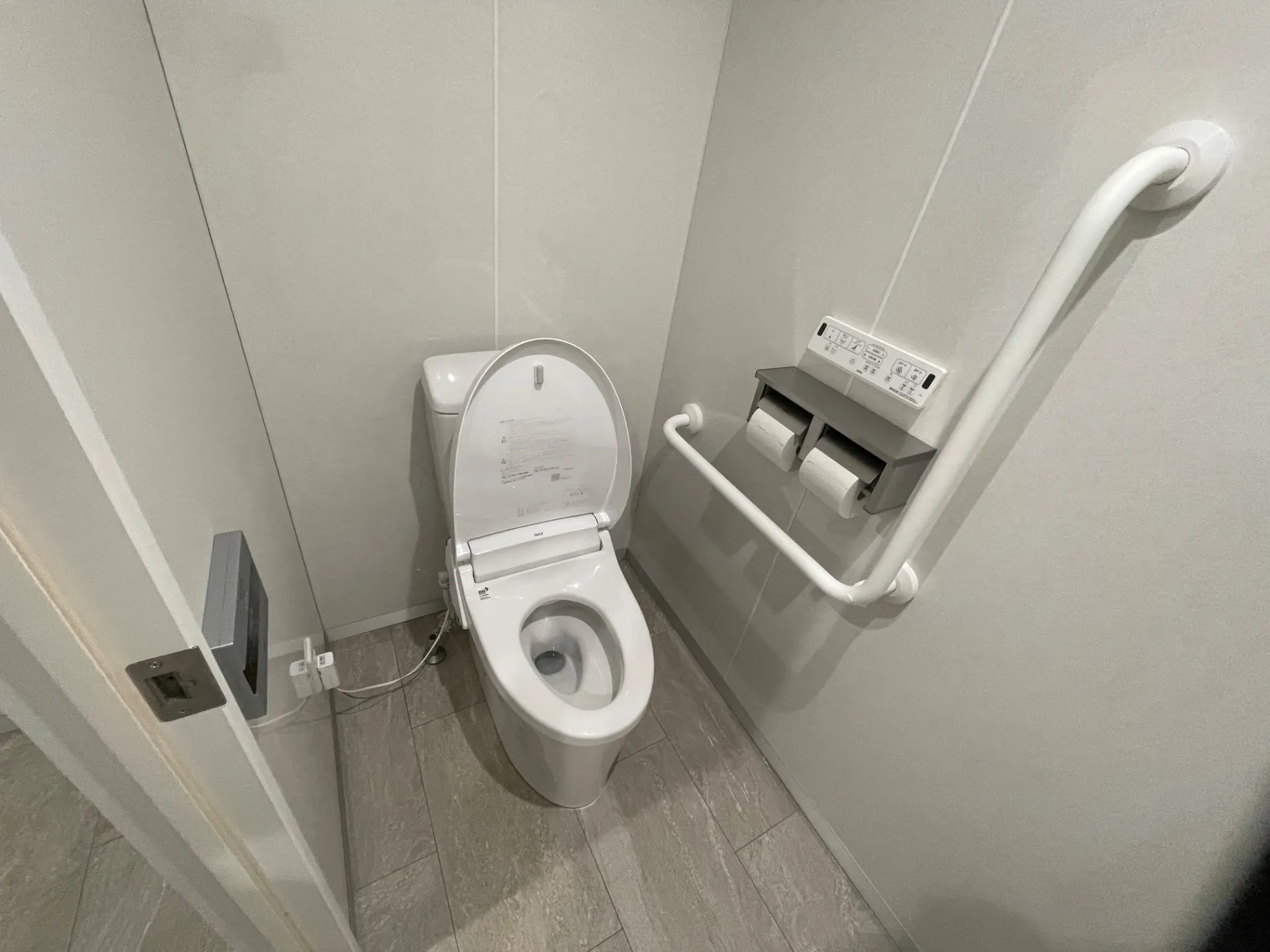 女性トイレ  施工後2