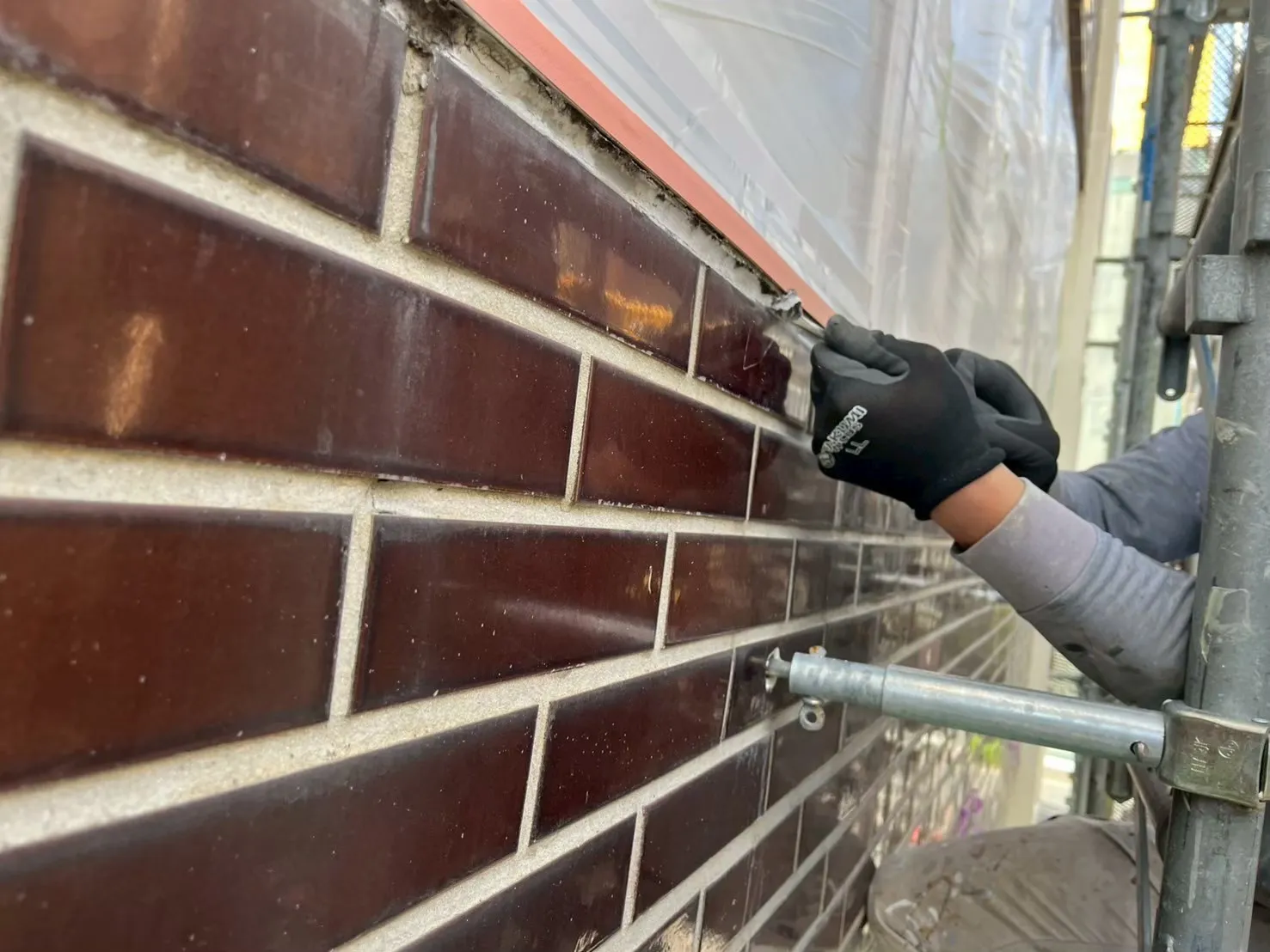 劣化したコーキング撤去