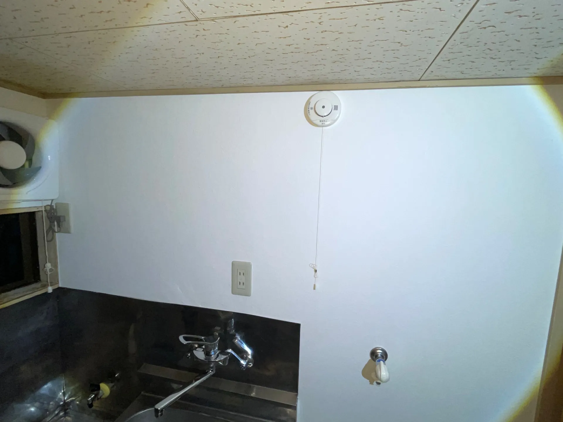 キッチン    【クロス張り替え後】