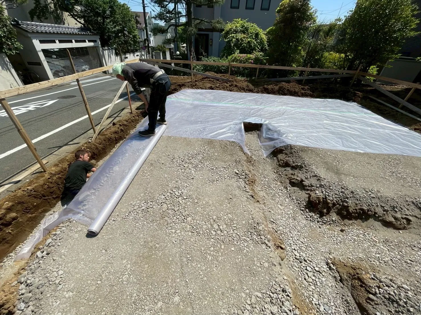 防湿シート張り