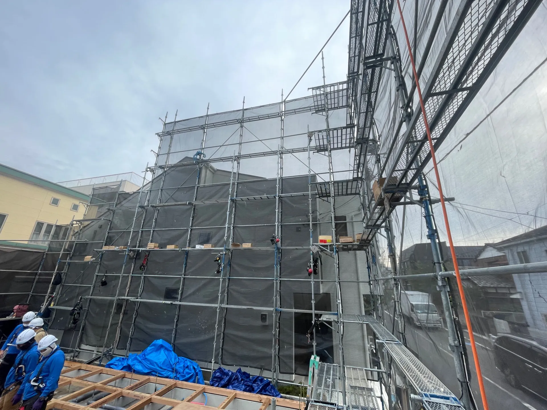 建物外回り　足場組立設置