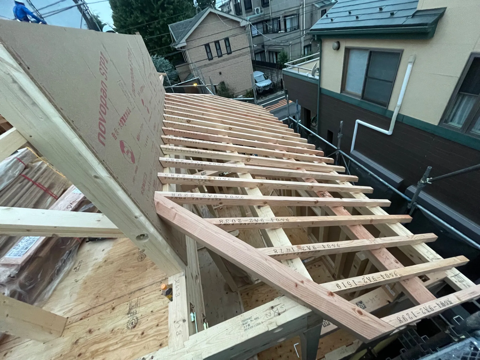 2階北面　下屋　屋根垂木打ち